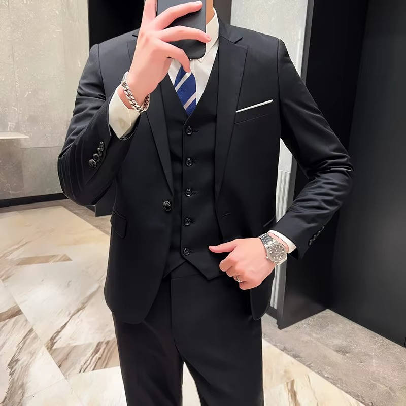 Men's Slim Fit Three Piece Suit For Business And Formal Events