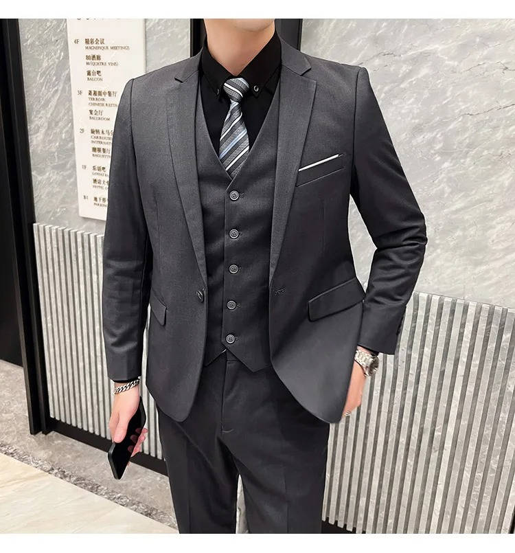 Men's Slim Fit Three Piece Suit For Business And Formal Events