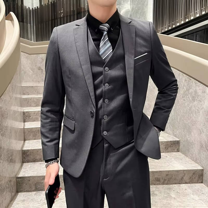 Men's Slim Fit Three Piece Suit For Business And Formal Events
