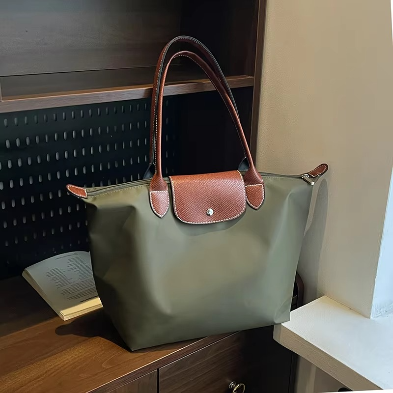 Minimalist Nylon Shoulder Tote Bag for Women with Large Capacity and Reinforced Strap