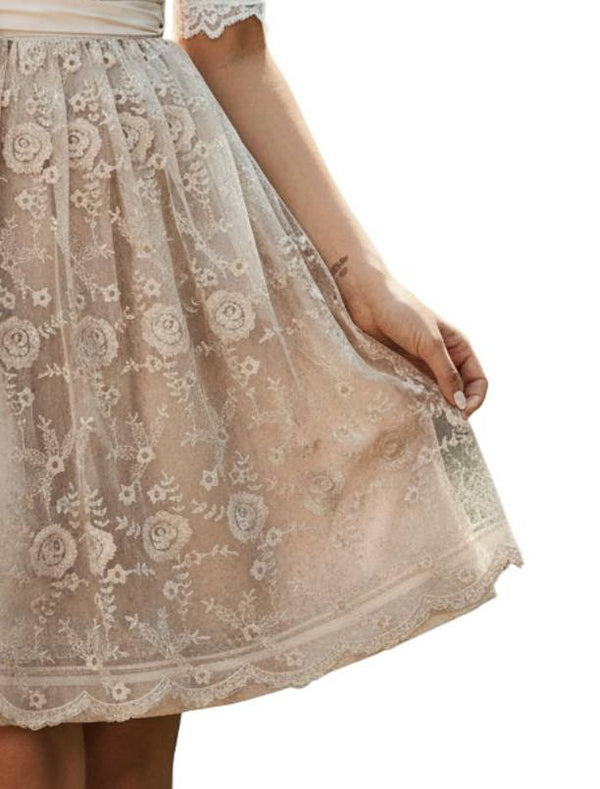 Elegant Bavarian Oktoberfes Dirndl Dress