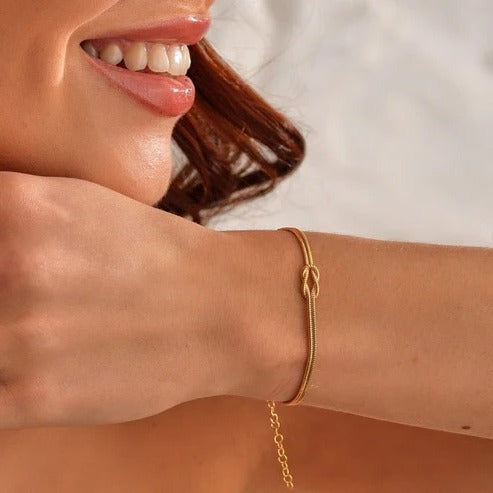 Women’s Stylish Love Knot Bracelet
