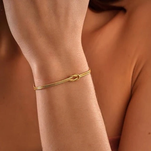 Women’s Stylish Love Knot Bracelet